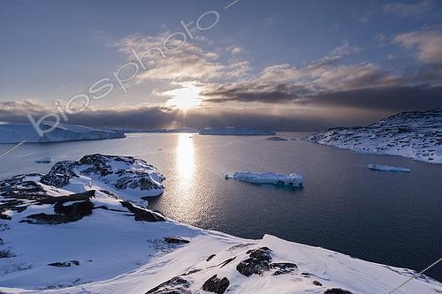 Biosphoto | 2493014 | A view of Ilulissat icefjord, an UNESCO World Heritage Site, at sunset. Ilulissat Icefjord, Ilulissat, Greenland. | &copy; Sergio Pitamitz / Biosphoto