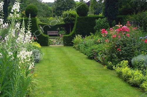 Biosphoto | 56303 | Allée de gazon et mixed-border Jardin de Plantbessin | &copy; Frédéric Didillon / Biosphoto