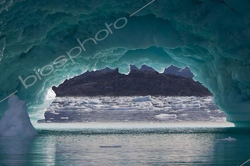 Biosphoto | 1481243 | Arche de glace à la base d'un Iceberg Aappilattoq Groenland | &copy; Samuel Blanc / Biosphoto