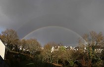 Biosphoto | 1255018 | Arcs-en-ciel et bande d'Alexandre au dessus des arbres | &copy; Laurent Laveder / Biosphoto