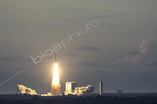 Biosphoto | 2611024 | Ariane 6 lifts off from the Guiana Space Center in Kourou, French Guiana. The launcher carries the Sentinel-1D satellite, a radar-based Earth observation satellite. | &copy; Nicolas Defaux / Biosphoto
