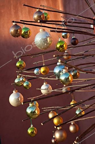 Biosphoto | 1091607 | Artificial Christmas tree with balls on a garden terrace | &copy; Philippe Giraud / Biosphoto