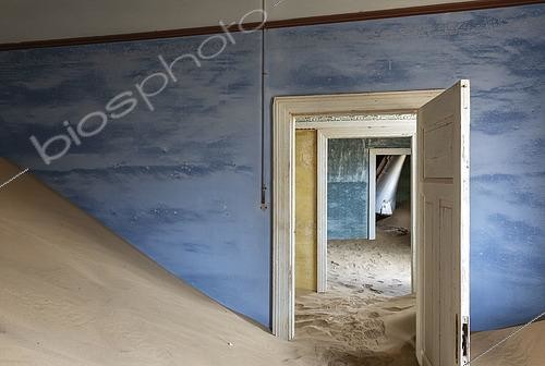 Biosphoto | 2606924 | At Kolmanskop, the abandoned ghost town of the diamond days of the early 1900 and of German origin. Inside the restricted Diamond Area east of the coastal town of Lüderitz. Namib Desert, Namibia. | &copy; Thomas Dressler / Biosphoto