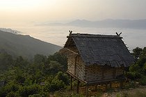 Biosphoto | 1601512 | Bamboo supply hut of the Akha Meuo tribe in the traditional mountain village of Ban Chakhampa with a view of the fog in the valley, Phongsali Province, Laos, Southeast Asia | © Stefan Auth / imageBROKER / Biosphoto
