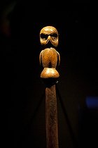 Biosphoto | 1251214 | Bâton de bois en forme de hibou Ile de Vancouver Canada | &copy; Nano Calvo / Visual and Written - Photo Collection / Biosphoto