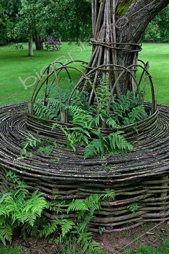 Biosphoto | 891670 | Bench circular in chestnut in orchard France | &copy; Philippe Giraud / Biosphoto