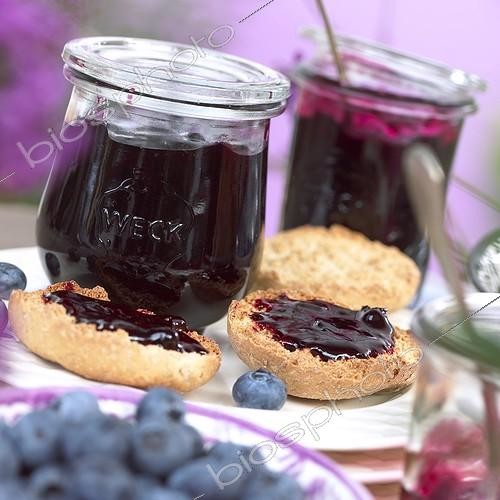 Biosphoto | 1094682 | Blueberry jam and berries | &copy; Visions Botanical / Visions Pictures / Biosphoto