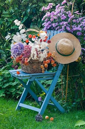 Biosphoto | 2012318 | Bouquets on a decorative garden chair | &copy; Yann Avril / Biosphoto
