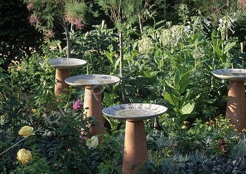Biosphoto | 1503714 | Bowls in a flowered garden ; Landscapers: Ossart-Maurières<br>Bowls: Rachid Koraïchi | &copy; Gilles Le Scanff & Joëlle-Caroline Mayer / Biosphoto