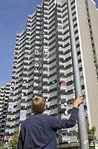 Biosphoto | 1605611 | Boy standing in front of a high-rise apartment building with balconies and satellite dishes, satellite town of Chorweiler in Cologne, North Rhine-Westphalia, Germany, Europe | © Walter G. Allgoewer / imageBROKER / Biosphoto