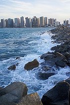 Biosphoto | 1606996 | Brakers at a footbridge in Fortaleza, Ceara, Brazil | © Florian Kopp / imageBROKER / Biosphoto
