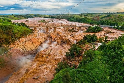 Biosphoto | 2431394 | Bridge over river Betsiboka at RN4, near Maevatanana, drone shot, West Madagascar, Madagascar, Africa | &copy; Marko von der Osten / imageBROKER / Biosphoto