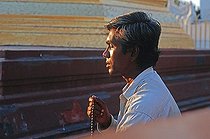 Biosphoto | 1603150 | Burmese deeply lost in meditation in the Shwedagon Pagoda, Yangon, Burma, Asia | © Walter G. Allgoewer / imageBROKER / Biosphoto