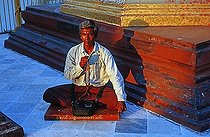 Biosphoto | 1603149 | Burmese meditating with a rosary in the Shwedagon Pagoda, Yangon, Burma, Asia | © Walter G. Allgoewer / imageBROKER / Biosphoto