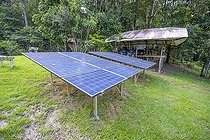 Biosphoto | 2583262 | Camp inselberg, station scientifique de la réserve naturelle des Nouragues. Panneaux solaires sur le camp qui permettent avec une turbine (énergie hydraulique) d'être indépendant en énergie électrique - Régina, Guyane Française. | &copy; Vincent Premel / Biosphoto