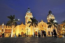 Biosphoto | 1604855 | Cathedral at the Plaza Mayor or Plaza de Armas, evening mood, Lima, UNESCO World Heritage Site, Peru, South America | © Florian Kopp / imageBROKER / Biosphoto