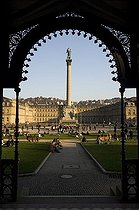Biosphoto | 1602071 | Celebration column, castle square, Stuttgart, Baden-Wuerttemberg, Southern Germany, Europe | © Olaf Krueger / imageBROKER / Biosphoto