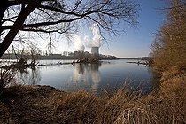 Biosphoto | 1245232 | Centrale nucléaire de Saint-Laurent-des-Eaux sur la Loire | &copy; Michel Gunther / Biosphoto