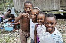 Biosphoto | 1606415 | Children, Afro-Colombians in the Bajamar slum, Buenaventura, Valle del Cauca, Colombia, South America | © Florian Kopp / imageBROKER / Biosphoto