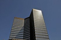 Biosphoto | 1600399 | City Hall of Essen, with 106 m height and 69, 000 square meters of office space it is one of the largest in Germany, Essen, North Rhine-Westphalia, Germany, Europe | © Walter G. Allgoewer / imageBROKER / Biosphoto