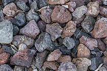 Biosphoto | 2574914 | Coarse-gauge pozzolan mineral mulch | &copy; Marie Aymerez / Biosphoto