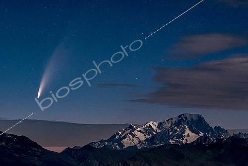 Biosphoto | 2624557 | Comet C/2020 F3 (NEOWISE) and the Mont-Blanc massif, Col de la Madeleine, Savoie, France, July 9, 2020 | &copy; Philippe Jacquot / Biosphoto