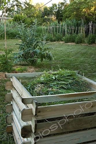 Biosphoto | 846608 | Compost plant in a garden in summer Provence France | &copy; Michel Gunther / Biosphoto