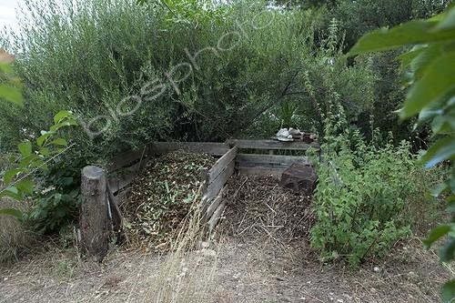 Biosphoto | 1200677 | Composte dans les Jardins ouvriers des Aygalades Marseille | &copy; Philippe Giraud / Biosphoto