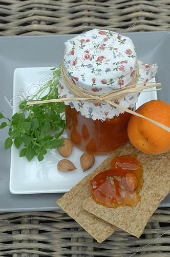 Biosphoto | 2073115 | Confiture biologique d'Abricots, Basilic et Amandes | &copy; Catherine Fruhinsholz / Biosphoto