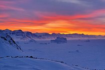 Biosphoto | 2602144 | Coucher de soleil sur le détroit de Scoresby depuis les hauteurs du Cap Brewster, Scoresbysund, Groenland | &copy; Pierre Vernay / Biosphoto