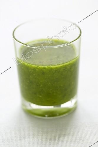 Biosphoto | 162597 | Coulis de basilic France ; Basil purée  France  | &copy; Sophie Boussahba / Biosphoto
