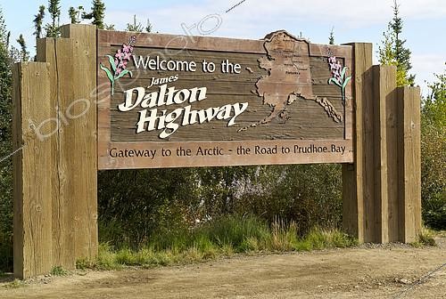 Biosphoto | 2149886 | Dalton Highway : de Fairbanks à Prudhoe Bay, Panneaux d'information sur le bord de la route, Alaska, USA | &copy; Robert Valarcher / Biosphoto