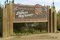 Biosphoto | 2149886 | Dalton Highway : from Fairbanks to Prudhoe Bay, Roadside Information Signs, Alaska, USA | &copy; Robert Valarcher / Biosphoto