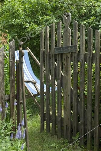 Biosphoto | 850438 | Deckchair behind a wooden door | &copy; Laurie Hégo / Biosphoto