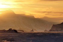 Biosphoto | 2602119 | Détroit de Scoresby, Scoresbysund vu depuis le Cap Brewster au crépuscule, Groenland | &copy; Pierre Vernay / Biosphoto