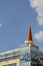 Biosphoto | 1604831 | Dropped Cone sculpture, by Claas Oldenburg and Coosje van Bruggen, art on a building, Neumarkt square, Cologne, North Rhine-Westphalia, Germany, Europe | © Walter G. Allgoewer / imageBROKER / Biosphoto