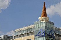 Biosphoto | 1604832 | Dropped Cone sculpture, by Claas Oldenburg and Coosje van Bruggen, art on a building, Neumarkt square, Cologne, North Rhine-Westphalia, Germany, Europe | © Walter G. Allgoewer / imageBROKER / Biosphoto