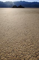 Biosphoto | 1249448 | Dry mud lake Racetrack Playa Death Valley NP USA | &copy; Daniel Heuclin / Biosphoto