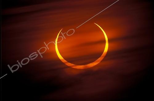 Biosphoto | 66352 | Eclipse annulaire de Soleil en seconde phase partielle Maroc ; Eclipse annulaire de Soleil du 10/05/1994. [après la phase annulaire]. Site d'observation : col de Tisi-n-Ilissi | &copy; Olivier Sauzereau / Biosphoto