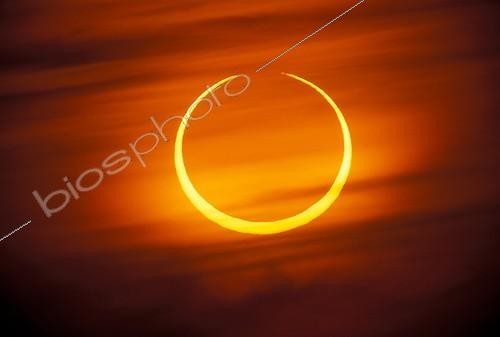 Biosphoto | 66353 | Eclipse annulaire de Soleil en seconde phase partielle Maroc ; Eclipse annulaire de Soleil du 10/05/1994. [juste après la phase annulaire]. Site d'observation : col de Tisi-n-Ilissi | © Olivier Sauzereau / Biosphoto