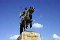Biosphoto | 1606009 | Equestrian statue of King Nuno Alvares Pereira in front of the Dominican monastery Mosteiro de Santa Maria da Vitoria, UNESCO World Heritage Site, Batalha, Portugal, Europe | © Silvana Guilhermino / imageBROKER / Biosphoto