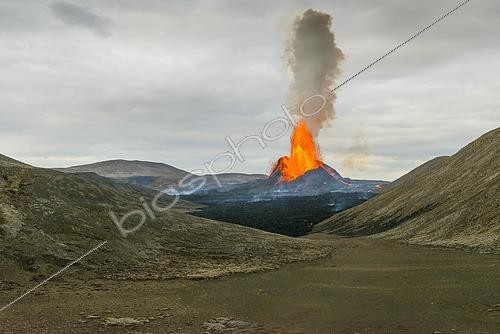 Biosphoto | 2468738 | Eruption in Geldingadalur, Fagradalsfjall, Reykjanes Peninsula, Iceland | &copy; Martial Acquarone / Biosphoto