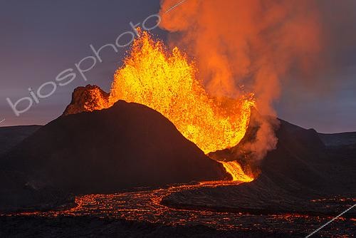 Biosphoto | 2468748 | Eruption in Geldingadalur, Fagradalsfjall, Reykjanes Peninsula, Iceland | &copy; Martial Acquarone / Biosphoto
