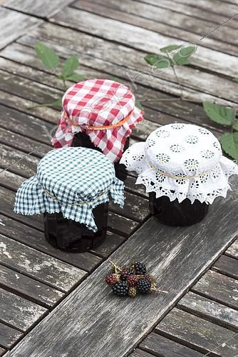 Biosphoto | 2132468 | Etapes de la réalisation d'une confiture de mûres | &copy; Yann Avril / Biosphoto