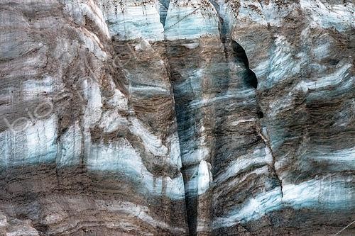 Biosphoto | 2564300 | Etrange motif terre et turquoise formé par le mélange de morraine et de glace au niveau d'un glacier du Hornsund, île du Spitzberg, archipel du Svalbard | &copy; Raphaël Sané / Biosphoto