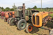 Biosphoto | 2587991 | Exposition d'anciens tracteurs agricoles dans un comice agricole, Sarthe, France | &copy; Michel Gile / Biosphoto