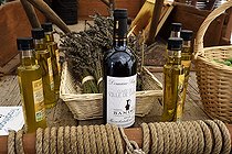 Biosphoto | 2304353 | Exposition de produits régionaux, huile d’olive, vin AOC Bandol, lavande, Journées du Patrimoine, le port, Sanary-sur-Mer, Var (83), France | &copy; Denis Bringard / Biosphoto