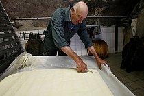 Biosphoto | 1481075 | Fabrication du fromage de Salers Monts du Cantal Auvergne | &copy; Lionel Astruc / Biosphoto