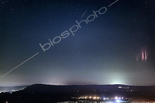 Biosphoto | 2590699 | Farfadets et météorite depuis le Muy, Var, France | &copy; Christophe Suarez / Biosphoto