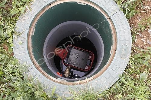 Biosphoto | 596856 | Filtre et réhausse d'un récupérateur d'eau de pluie France ; Filtre auto-nettoyant. | &copy; Eric Ferry & Bruno Oertel / Biosphoto